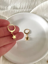 Load image into Gallery viewer, Mini Star Huggies In Gold
